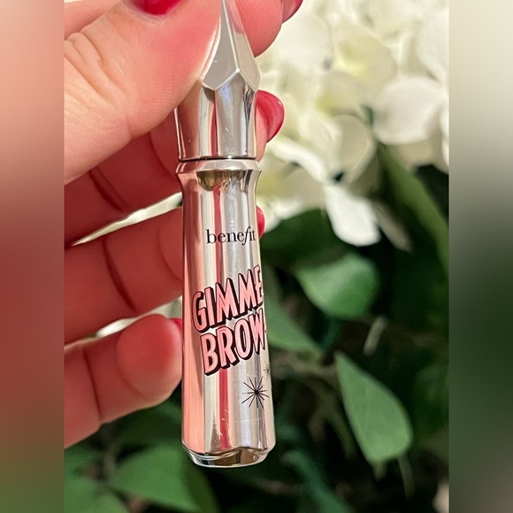 BENEFIT• GIMME BROW+ • SHADE 4 - Picture 4 of 5
